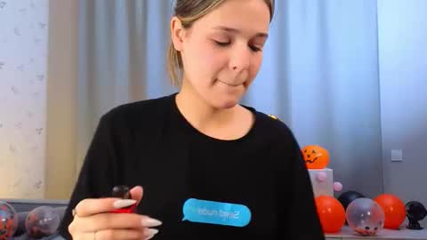 Michelle online show from 10-28-25, 02:59