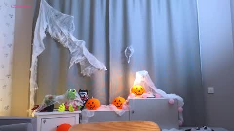 Michelle online show from 11-05-25, 03:17