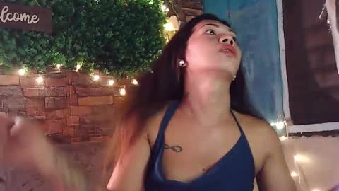 Snapshot of glamorous_trixie chatting on 12-16-25, 05:34 glamorous_trixie online show from 12-16-25, 05:34