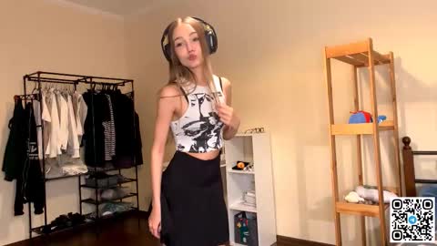 Catalina online show from 11-26-25, 11:11