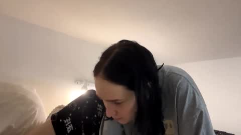 Snapshot of glennissawhill chatting on 10-14-25, 10:16 Bella online show from 10-14-25, 10:16