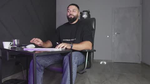 Matthew .. for short call me Matt online show from 10-11-25, 09:57