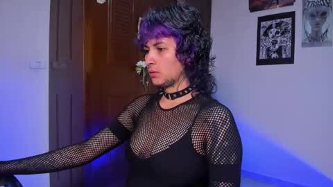 Snapshot of glitch_doll chatting on 12-16-25, 03:39 NYX online show from 12-16-25, 03:39