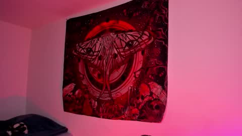 Snapshot of glitch_doll chatting on 02-05-26, 08:13 NYX online show from 02-05-26, 08:13