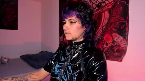 Snapshot of glitch_doll chatting on 02-06-26, 07:06 NYX online show from 02-06-26, 07:06