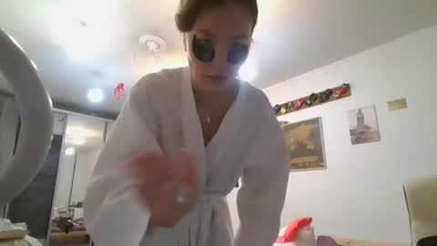 glitter_doll online show from 01-10-25, 12:26