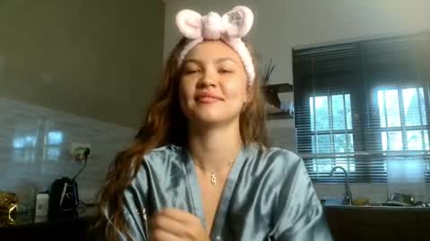glitter_doll online show from 10-25-25, 08:11