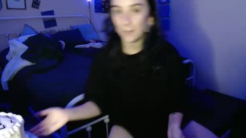 Snapshot of glitterspace chatting on 11-05-25, 08:58 anna online show from 11-05-25, 08:58