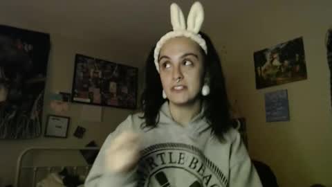 Snapshot of glitterspace chatting on 11-29-25, 07:11 anna online show from 11-29-25, 07:11