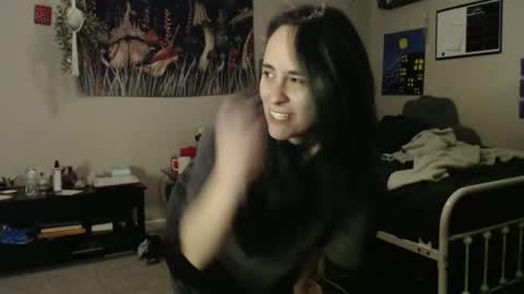 Snapshot of glitterspace chatting on 01-14-26, 09:26 anna online show from 01-14-26, 09:26