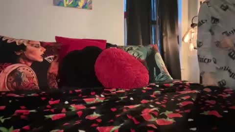 Snapshot of globberton chatting on 11-19-25, 09:37 Baby Bimbo online show from 11-19-25, 09:37