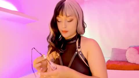 Mimi online show from 11-04-25, 06:51