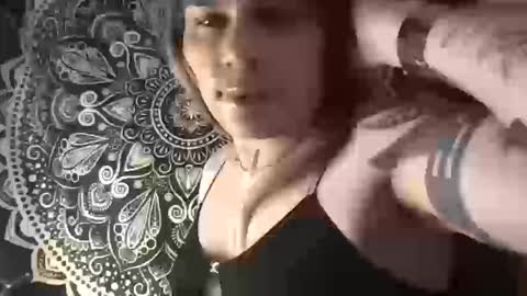 Snapshot of glow92 chatting on 10-10-25, 01:43 Glow Goddess online show from 10-10-25, 01:43