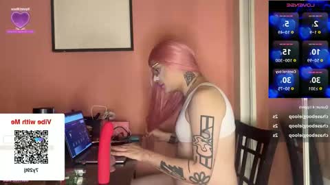 Snapshot of glow92 chatting on 10-14-25, 09:43 Glow Goddess online show from 10-14-25, 09:43