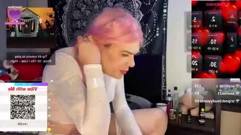 Snapshot of glow92 chatting on 10-19-25, 08:48 Glow Goddess online show from 10-19-25, 08:48