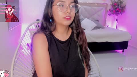 Moon Nicoll  online show from 01-07-25, 06:48