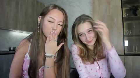 Snapshot of go0d_grl chatting on 10-19-25, 08:37 Lina online show from 10-19-25, 08:37