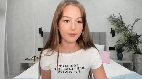 Snapshot of go0d_grl chatting on 10-23-25, 08:46 Lina online show from 10-23-25, 08:46