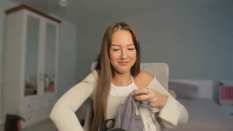 Snapshot of go0d_grl chatting on 10-28-25, 08:40 Lina online show from 10-28-25, 08:40