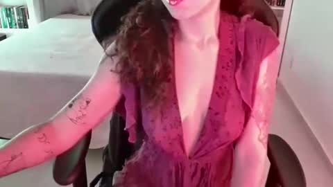 Snapshot of goddess_artemis_ chatting on 11-12-25, 11:14 Fauna online show from 11-12-25, 11:14