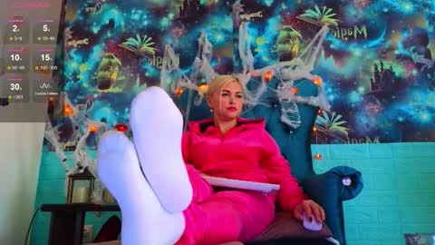 Mrs. Isabella online show from 10-17-25, 04:37