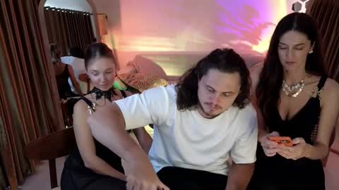 Snapshot of goddess_marylin chatting on 10-19-25, 03:18 330 UTC2 girls online show from 10-19-25, 03:18