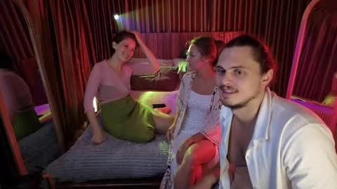 Snapshot of goddess_marylin chatting on 11-07-25, 03:17 330 UTC2 girls online show from 11-07-25, 03:17