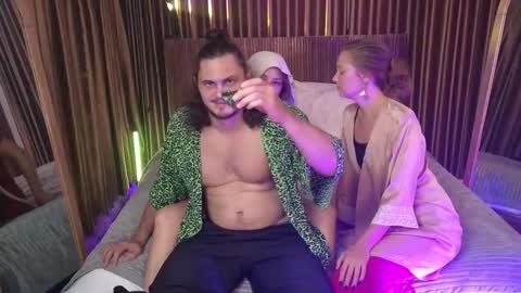 Snapshot of goddess_marylin chatting on 11-13-25, 03:16 330 UTC2 girls online show from 11-13-25, 03:16