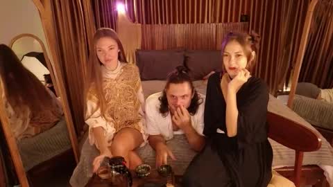 Snapshot of goddess_marylin chatting on 11-21-25, 04:33 330 UTC2 girls online show from 11-21-25, 04:33