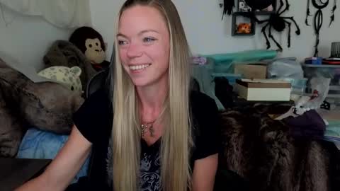 Patricia Mars           Goddess of Mars twitter thegoddessmindy online show from 10-16-25, 02:51