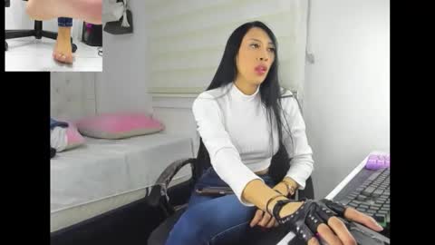 goddess_of_pigs online show from 11-27-25, 06:04