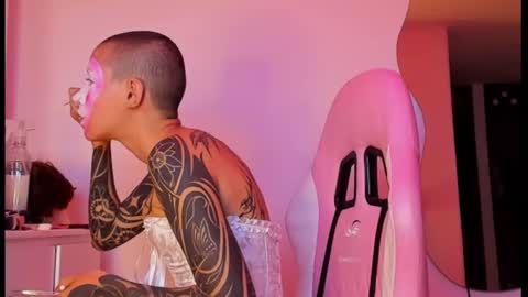 vee online show from 10-28-25, 10:01