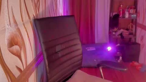 Snapshot of goddessbarbiecum4u chatting on 10-18-25, 06:37 Barbie Brown online show from 10-18-25, 06:37