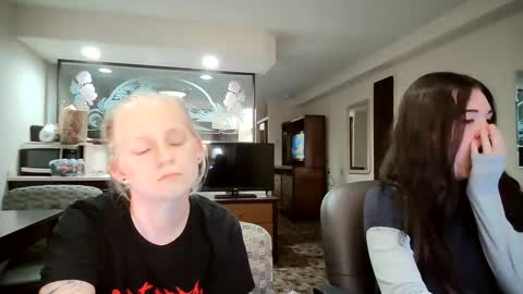 feyaa22 online show from 09-25-25, 05:22