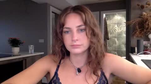 Snapshot of goddessmiamuse chatting on 02-05-26, 09:25 goddessmiamuse online show from 02-05-26, 09:25