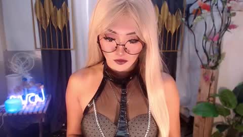 quinnie online show from 01-13-25, 01:02