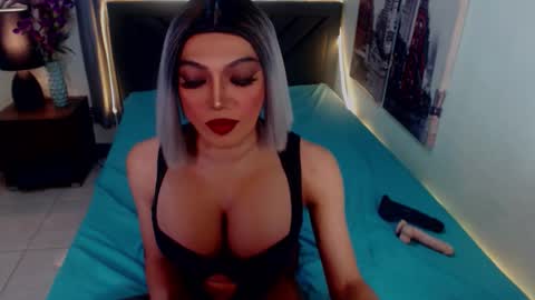 Snapshot of goddessselfsucker chatting on 02-05-26, 06:18 Lucy Pearl online show from 02-05-26, 06:18