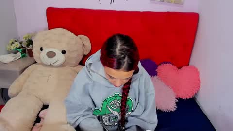 Snapshot of goddessydoluna chatting on 01-15-25, 10:17 Luna online show from 01-15-25, 10:17