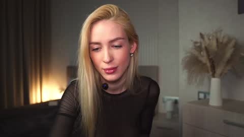 Snapshot of gold_blond chatting on 01-31-25, 05:30 Olivia online show from 01-31-25, 05:30