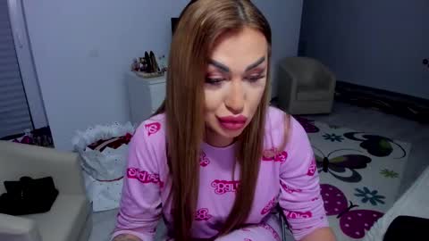 Snapshot of golddivine00 chatting on 02-16-25, 05:04 Nicole.. online show from 02-16-25, 05:04