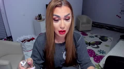 Snapshot of golddivine00 chatting on 02-19-25, 04:34 Nicole.. online show from 02-19-25, 04:34