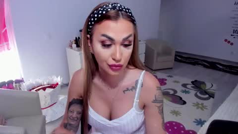 Snapshot of golddivine00 chatting on 02-26-25, 08:59 Nicole.. online show from 02-26-25, 08:59