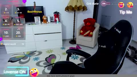 Snapshot of golddivine00 chatting on 09-23-25, 02:47 Nicole.. online show from 09-23-25, 02:47