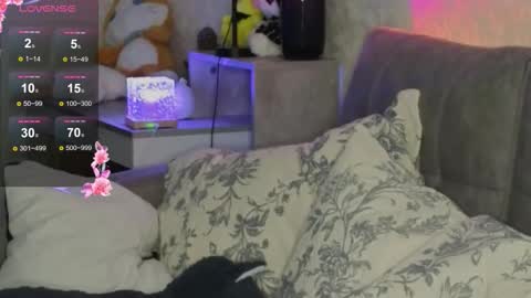 Snapshot of golden_bag chatting on 11-23-25, 09:58 Jess online show from 11-23-25, 09:58