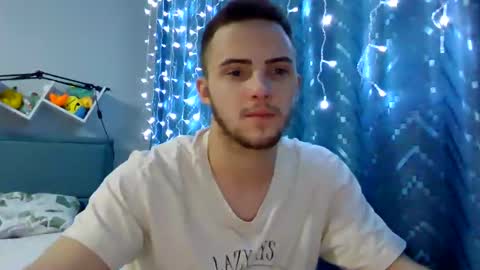 Snapshot of golden_boyyy21 chatting on 01-11-25, 02:15 Golden boyyy21 online show from 01-11-25, 02:15