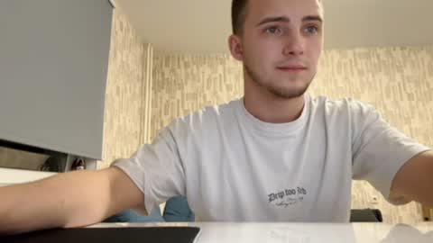 Snapshot of golden_boyyy21 chatting on 01-22-25, 05:28 Golden boyyy21 online show from 01-22-25, 05:28