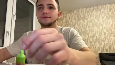 Snapshot of golden_boyyy21 chatting on 01-26-25, 03:36 Golden boyyy21 online show from 01-26-25, 03:36