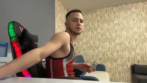 Snapshot of golden_boyyy21 chatting on 01-29-25, 01:38 Golden boyyy21 online show from 01-29-25, 01:38