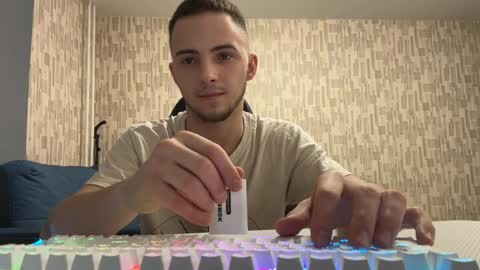 Snapshot of golden_boyyy21 chatting on 01-31-25, 03:11 Golden boyyy21 online show from 01-31-25, 03:11