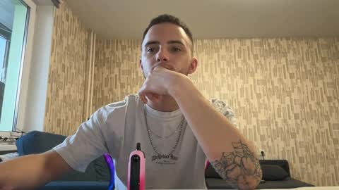 Snapshot of golden_boyyy21 chatting on 02-04-25, 01:06 Golden boyyy21 online show from 02-04-25, 01:06